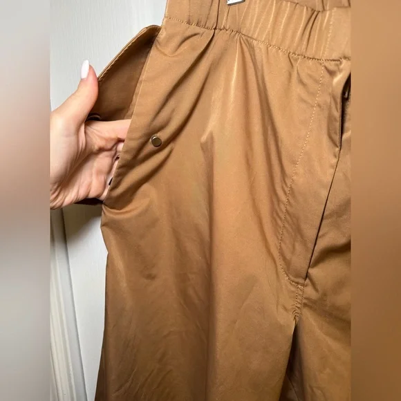 Aritzia - Emerson Pant Slick Matte Twill Mid-rise Parachute Pants - Picture 7 of 14